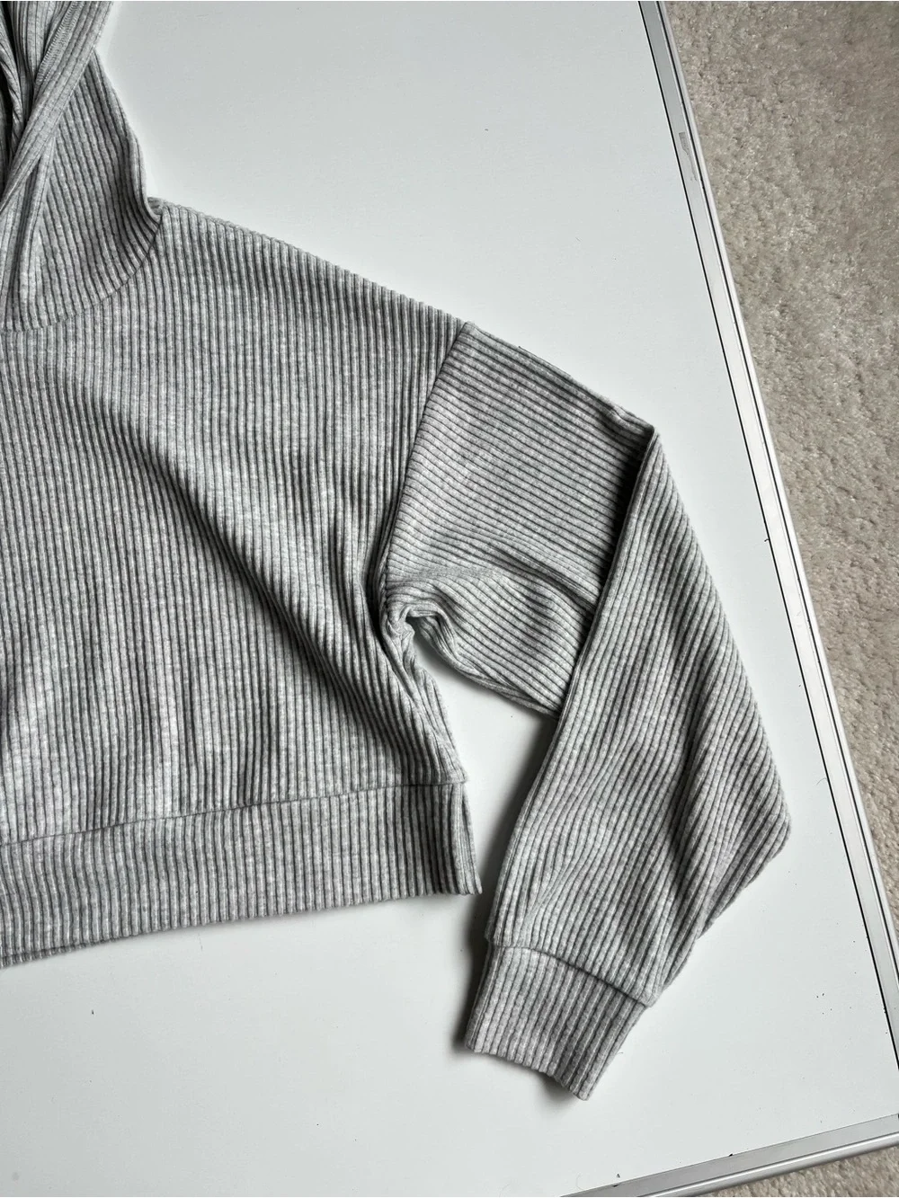 ALO cropped Muse Hoodie- athletic heather grey